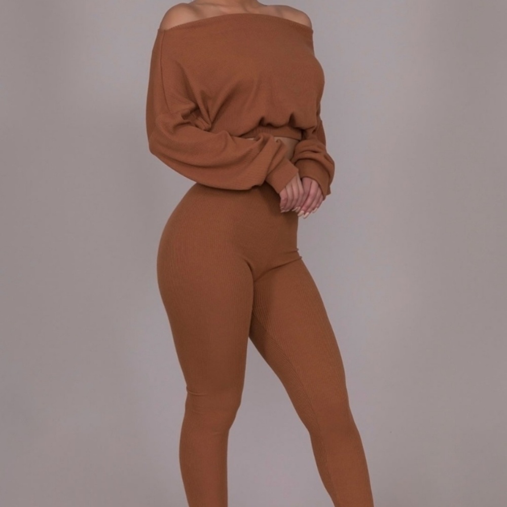 Last L SALE🆕️Ribbed Two Piece Set in Rust - Picture 4 of 4